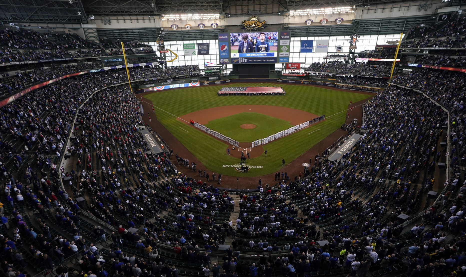Cardinals, Brewers open baseball season